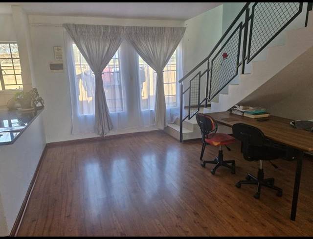 4 BEDROOM APARTMENT FOR SALE IN THERESAPARK